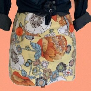 Spring Summer mod flower floral mini skirt sz Medium yellow orange white